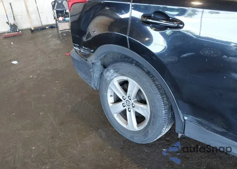 2015 Toyota Rav4 Xle z USA, uszkodzony, nr VIN 2T3RFREV7FW321309